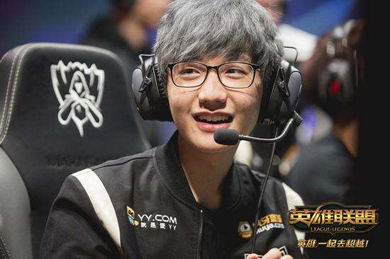 每体：博阿滕在巴萨体育城训练数日，并与弗里克会面