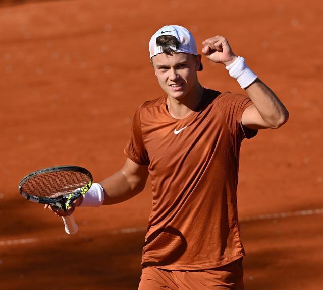 他是一位永 他是一位永